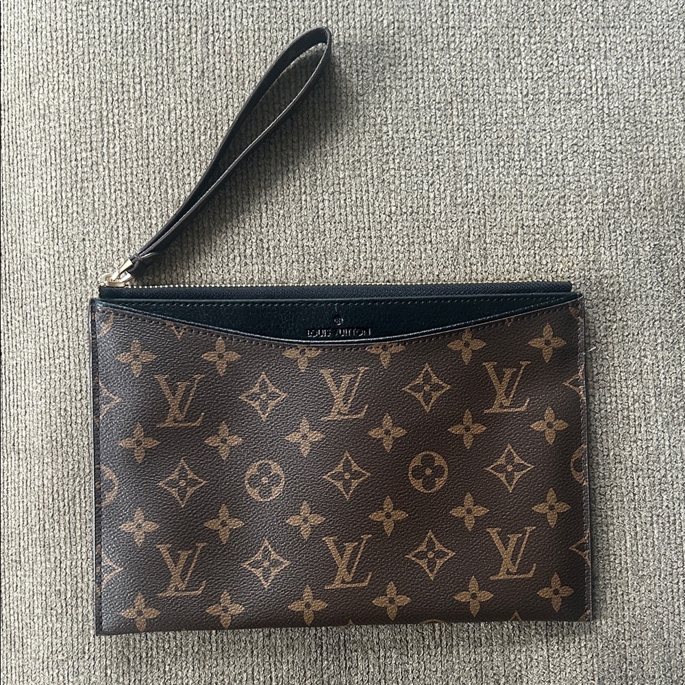 FAKE Louis Vuitton Brown Monogram Pouch